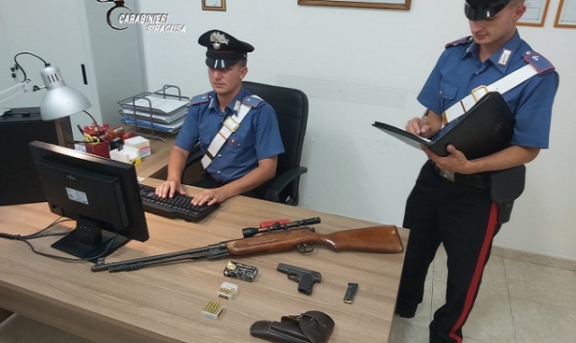 Augusta, possesso illegale di armi e munizioni: in arresto 46enne