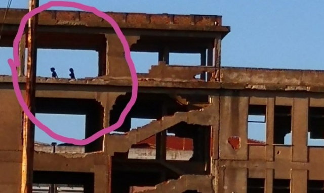 Siracusa, bambini scorazzano su immobile abbandonato ad Epipoli