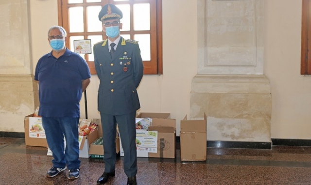 Siracusa, Caritas e forze dell'ordine insieme: raccolta alimenti per le famiglie bisognose