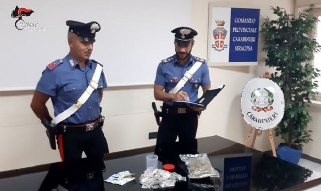 Siracusa, in casa oltre 100 grammi di marijuana: 46enne ai domiciliari