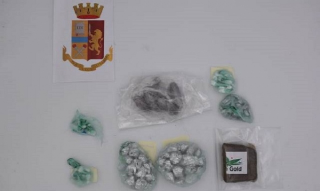 Siracusa, cocaina, hashish e marijuana in garage: arrestato 29enne