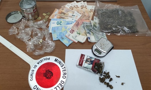 Siracusa, nascondeva marijuana in auto e in casa: arrestato 54enne