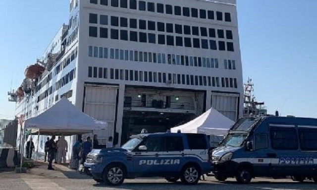 Augusta, arrestati 5 clandestini sbarcati da nave Azzurra