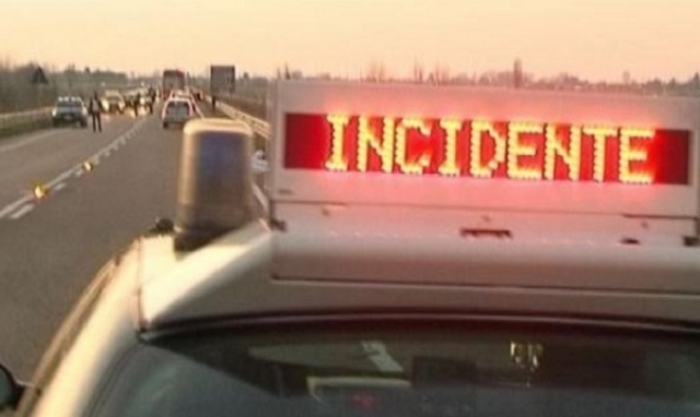 Incidente stradale sulla Siracusa-Catania, tamponamento tra 4 mezzi