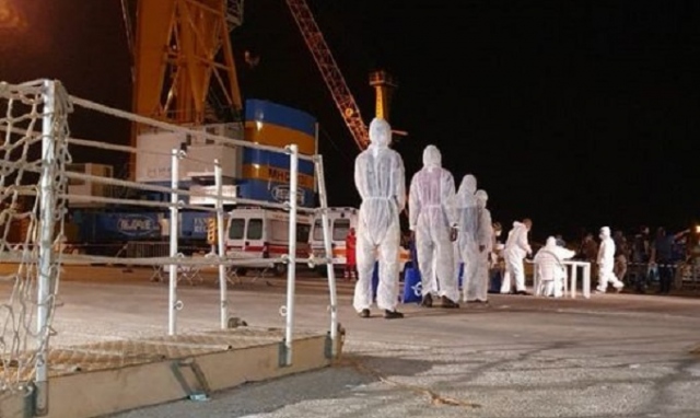 Tamponi e trasferimento nel Siracusano per i 25 migranti sbarcati a Pozzallo
