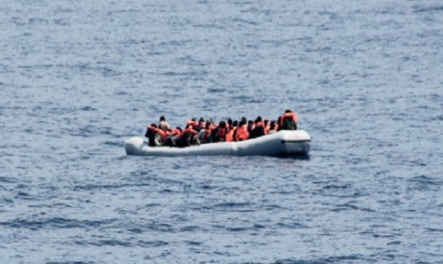 Noto, gommone con 70 migranti arriva sulla spiaggia di Calamosche