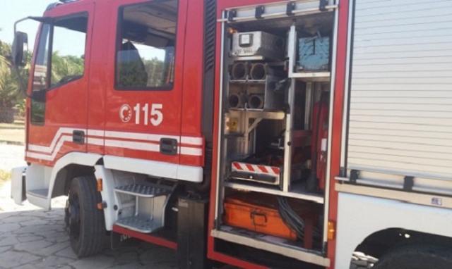 Siracusa, rogo di rifiuti a Targia all'interno della ex Eternit