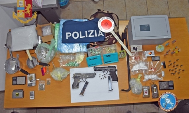 Siracusa, piazze di spaccio nel mirino: sequestro di droga e armi. Arrestati 3 giovani