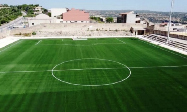 Canicattini Bagni, pronto al debutto il nuovo campo di calcio in erba sintetica 