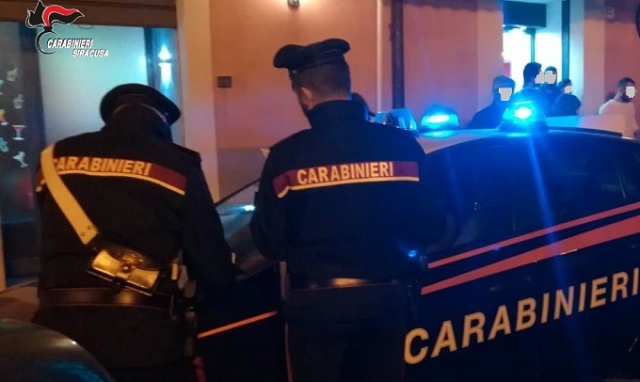 Marzamemi, prodotti scaduti in un bar: sequestro e sanzione