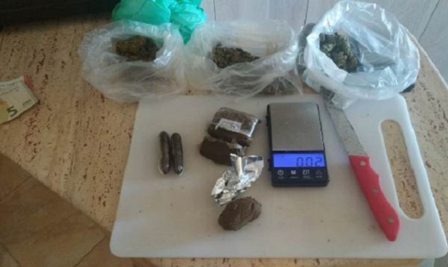 Siracusa, pubblicizzavano su internet la loro attività di spaccio: due arresti alla Mazzarrona