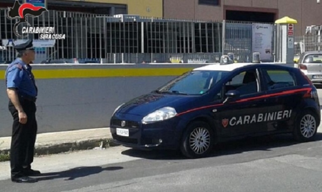 Floridia, sorpreso a bordo di un'auto rubata: finisce ai domiciliari