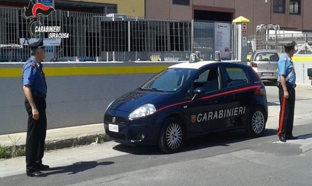 Floridia, sorpreso mentre passeggiava in centro. Giovane arrestato per evasione