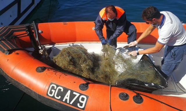 Sequestrate altre reti da pesca nel porto di Augusta
