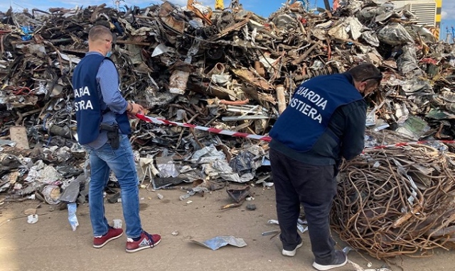 Augusta, rottami ferrosi al porto commerciale: denuncia e sanzione per il titolare della società concessionaria