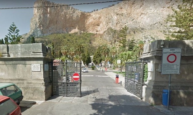 Palermo, soldi per sepolture: arrestato l'ex direttore del cimitero dei Rotoli