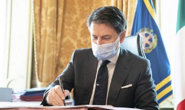 Coronavirus, Conte firma il nuovo Dpcm: chiusura alle 18 per bar e ristoranti, ma apertura la domenica