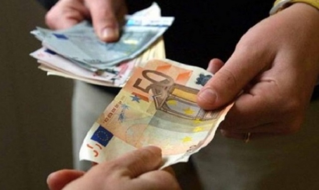 Siracusa, si spaccia per poliziotto per estorcere denaro a turisti