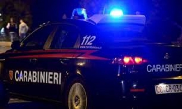 Carlentini, padre e figlio contro una donna armati di falce e bastone