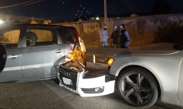 Siracusa, incidente sulla strada del cimitero: 2 auto coinvolte