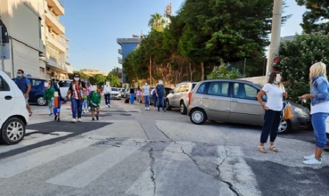 Covid, nel nuovo decreto legge: obbligo mascherine all'aperto, al chiuso e "raccomandate" anche in casa con parenti e amici