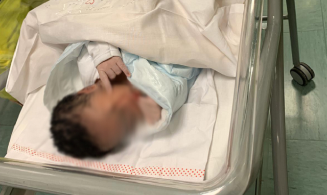 Siracusa, parto in ambulanza: nato un bimbo di 3,5 chili