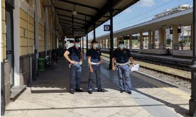 Noto, arrestato un albanese espulso dall'Italia: era su un treno regionale