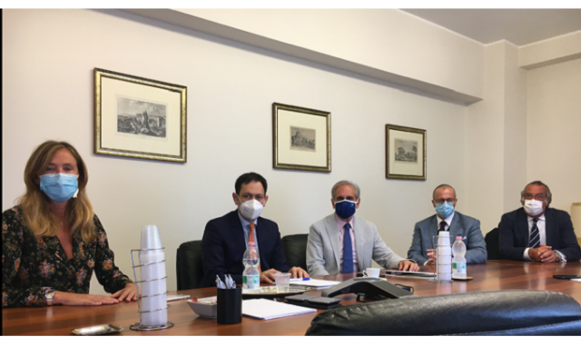 Siracusa, fermata Isab Lukoil: Razza "Subito presidio permanente per test rapidi e gestione asintomatici"