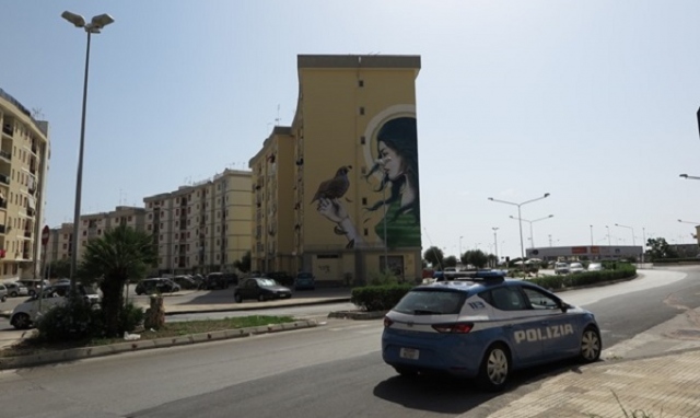 Siracusa, blitz in via Italia 103: due arresti dopo inseguimento tra le bancarelle del mercato