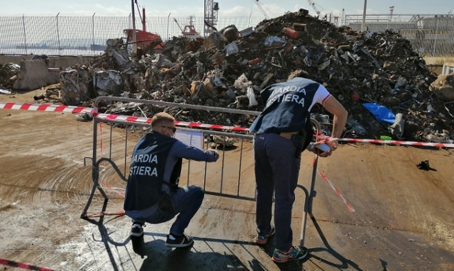 Augusta, sequestrato cumulo di rottami ferrosi al porto commerciale