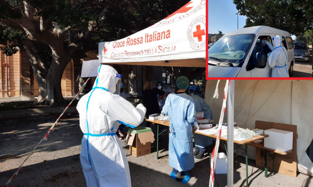 Tamponi rapidi al drive in dell'ex Onp a Siracusa: in fila docenti, studenti e familiari. VIDEO