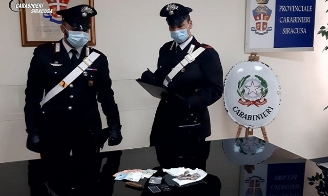Siracusa, 100 grammi di hashish in casa: arrestato 33enne