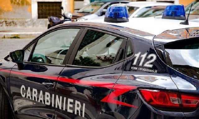 Nel Torinese, spara a moglie e figli e si suicida