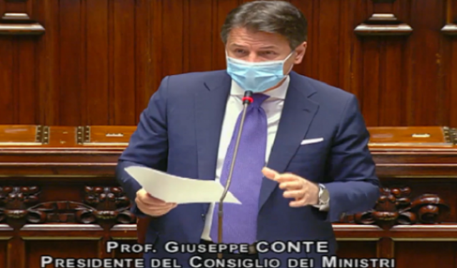 Conte firma il nuovo Dpcm: coprifuoco alle 22 e regole diverse tra regioni