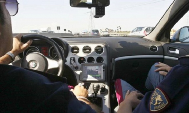Siracusa, controlli nelle piazze di spaccio: sotto un albero cocaina, hashish e marijuana