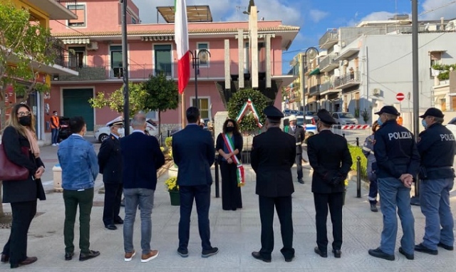 Priolo, cerimonia del 4 novembre al monumento ai Caduti