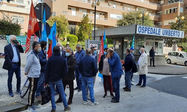 Siracusa. mobilitazione del comparto sanità: sit in davanti l'Umberto I. VIDEO