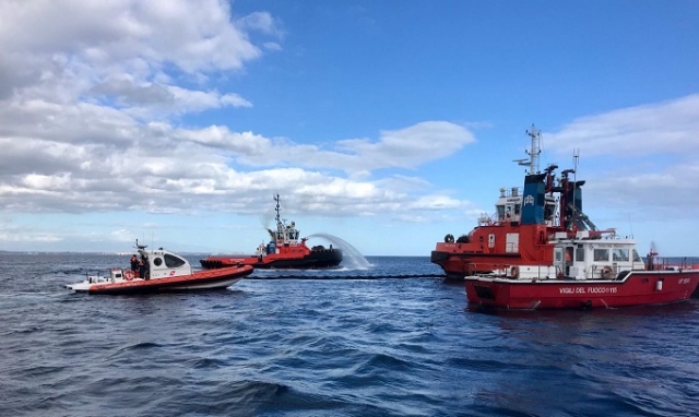 Siracusa, esercitazione antincendio e antinquinamento nella baia di Santa Panagia