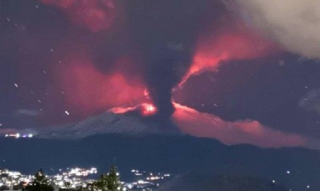 Eruzione dell'Etna: cenere su Catania