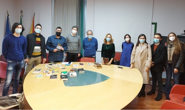 Libri in dono dai giovani del Rotaract Siracusa Ortigia all'ospedale Umberto I