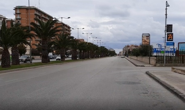 Natale, scattano le giornate "rosse": stretta sugli spostamenti, ma con qualche deroga