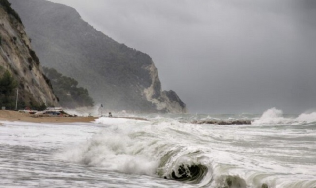 Nel Trapanese, avvistato corpo in mare: il vento impedisce il recupero