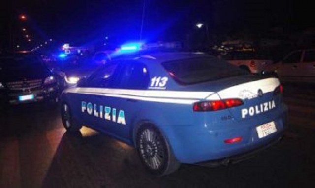 Siracusa, evade i domiciliari: intercettato dalla polizia, tenta di aggredire gli agenti