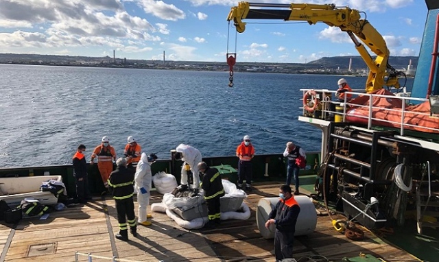 Priolo, controlli ambientali sui fondali del Sin: recuperati 2 fusti metallici