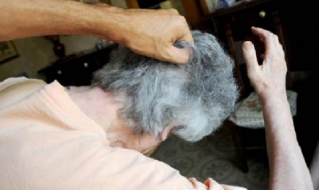 Augusta, aggredisce la madre 80enne: allontanamento per un 35enne