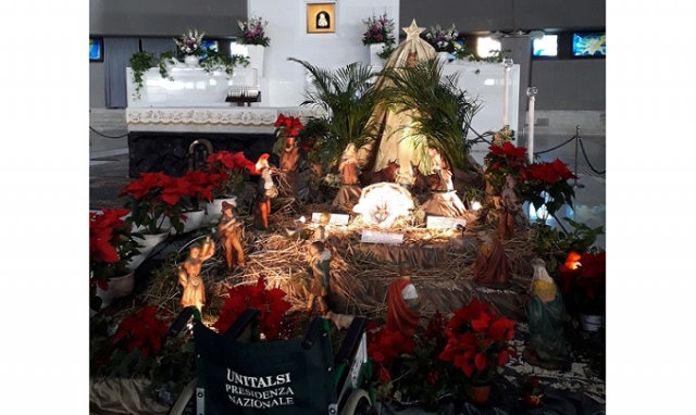Siracusa, carrozzina vuota davanti al Presepe del Santuario