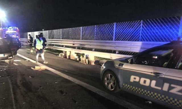 Incidente sulla Siracusa-Catania: nell'auto 200 chili di fuochi pirotecnici