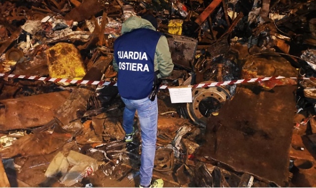 Augusta, sequestrato cumulo di rottami ferrosi al porto commerciale
