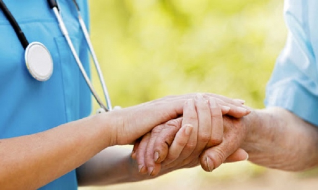 Vaccini anticovid, nella prima fase presto anche gli operatori sanitari e socio-sanitari dei servizi domiciliari