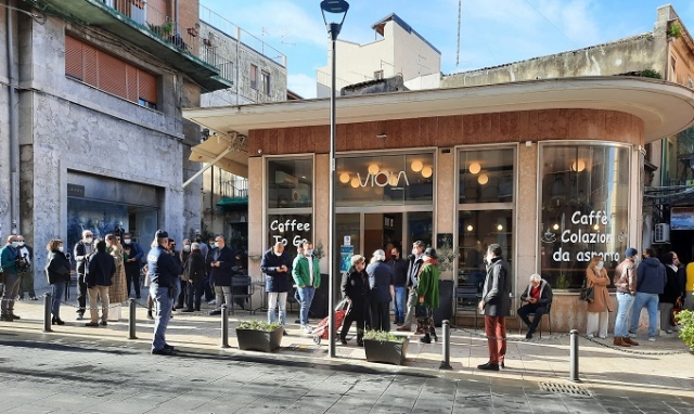 Siracusa, intimidazione al bar Viola: manifestazione spontanea di solidarietà
